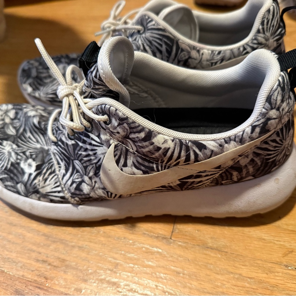 Nike Black and White Patterned Sneakers